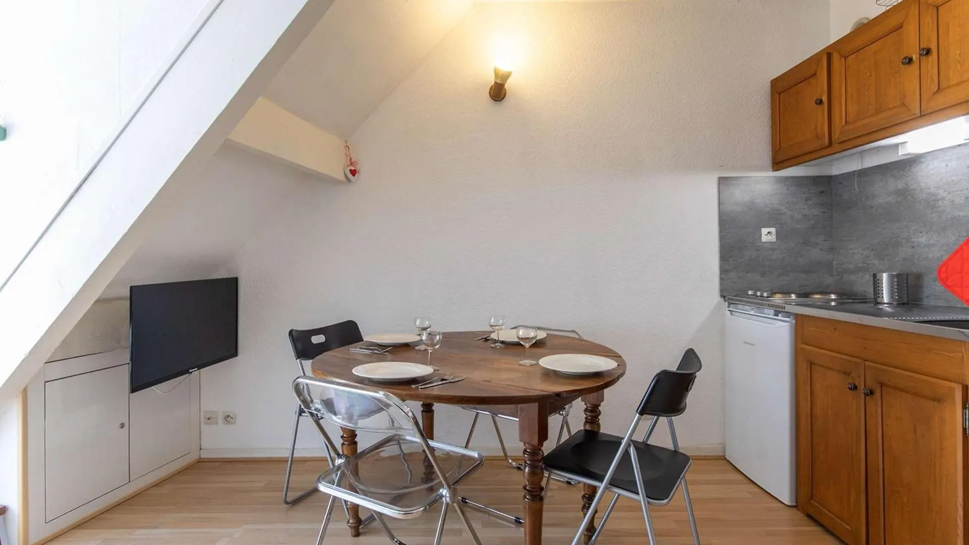 Appartement T2 A Cauterets, Proche Telecabine Avec Parking Et Local Ski - Fr-1-401-198